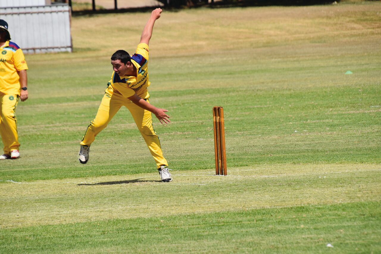 Thirds crumble in huge run chase