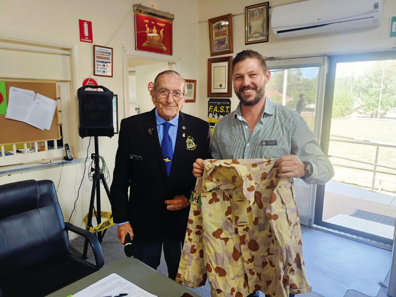 Army veteran donates uniform to Gunnedah RSL Sub-Branch