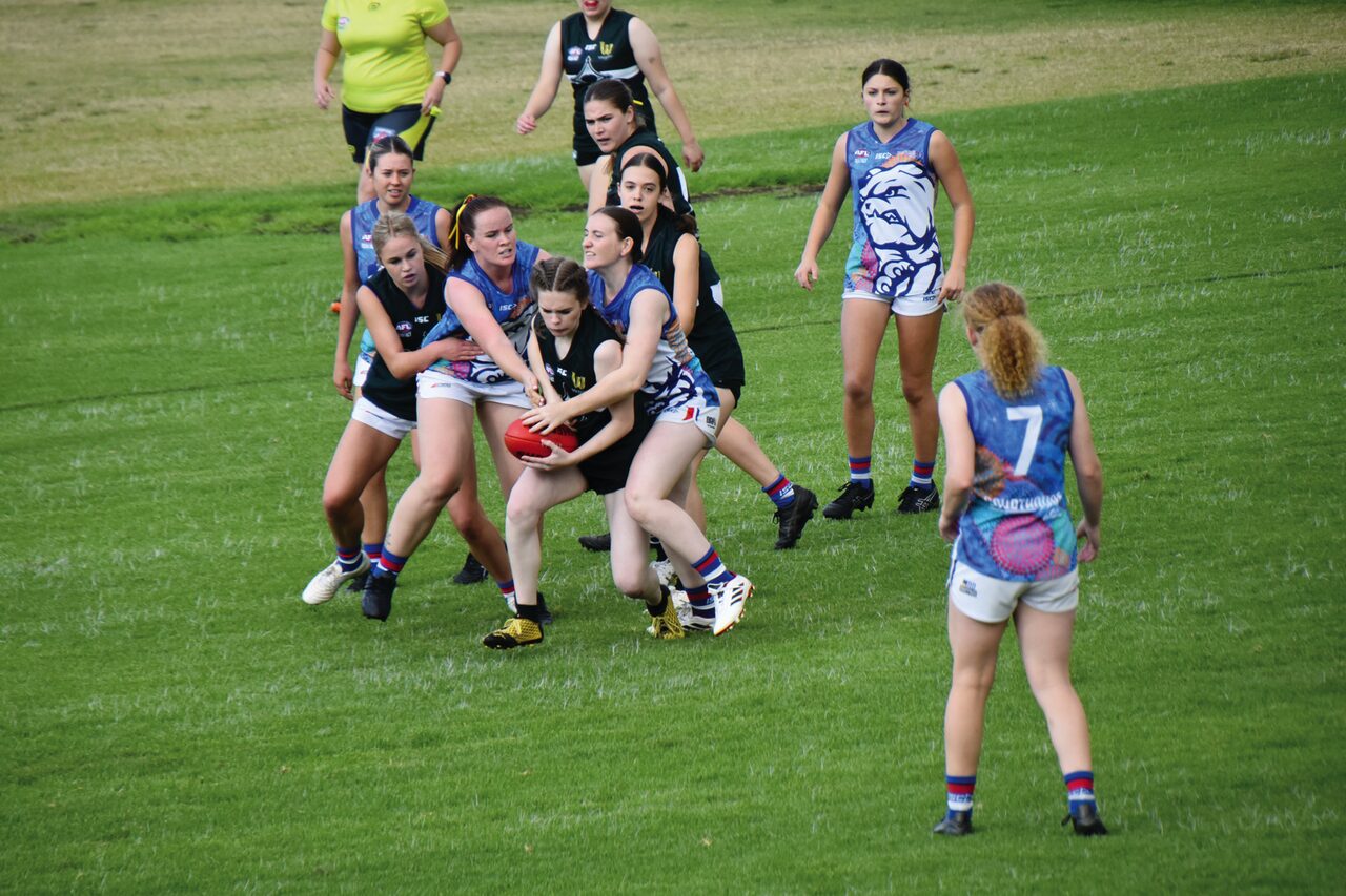 Mate against mate as Gunnedah Poochettes beat new England Nomads