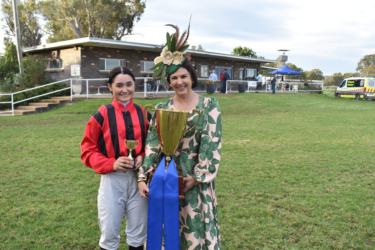 Jett in full flight at Gunnedah Gold Cup race day