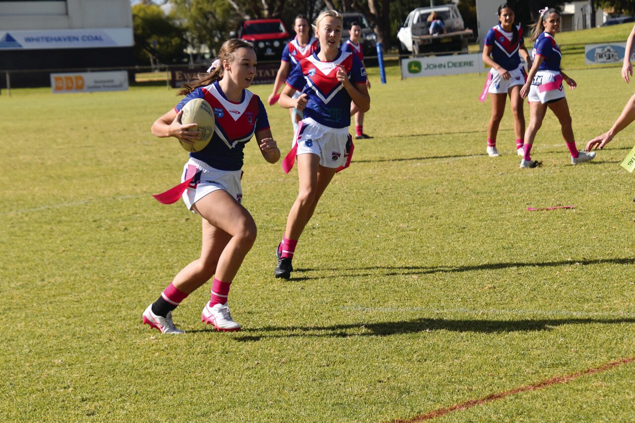 Bulldogs taggers stave off ill-disciplined Cowboys