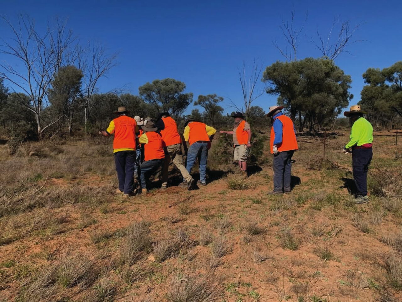 Gunnedah locals help repair flooded Queensland properties